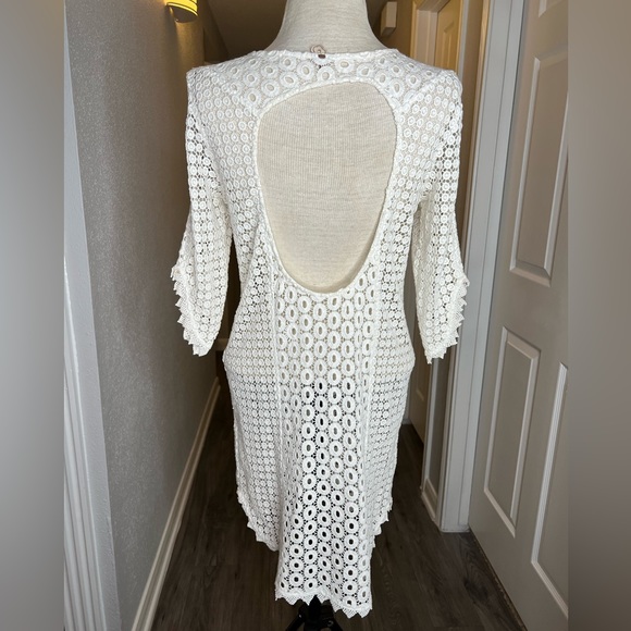 FARM Rio White Crochet Cover-Up | Floral Openwork Boho Beach Dress Scalloped Hem - Picture 5 of 7